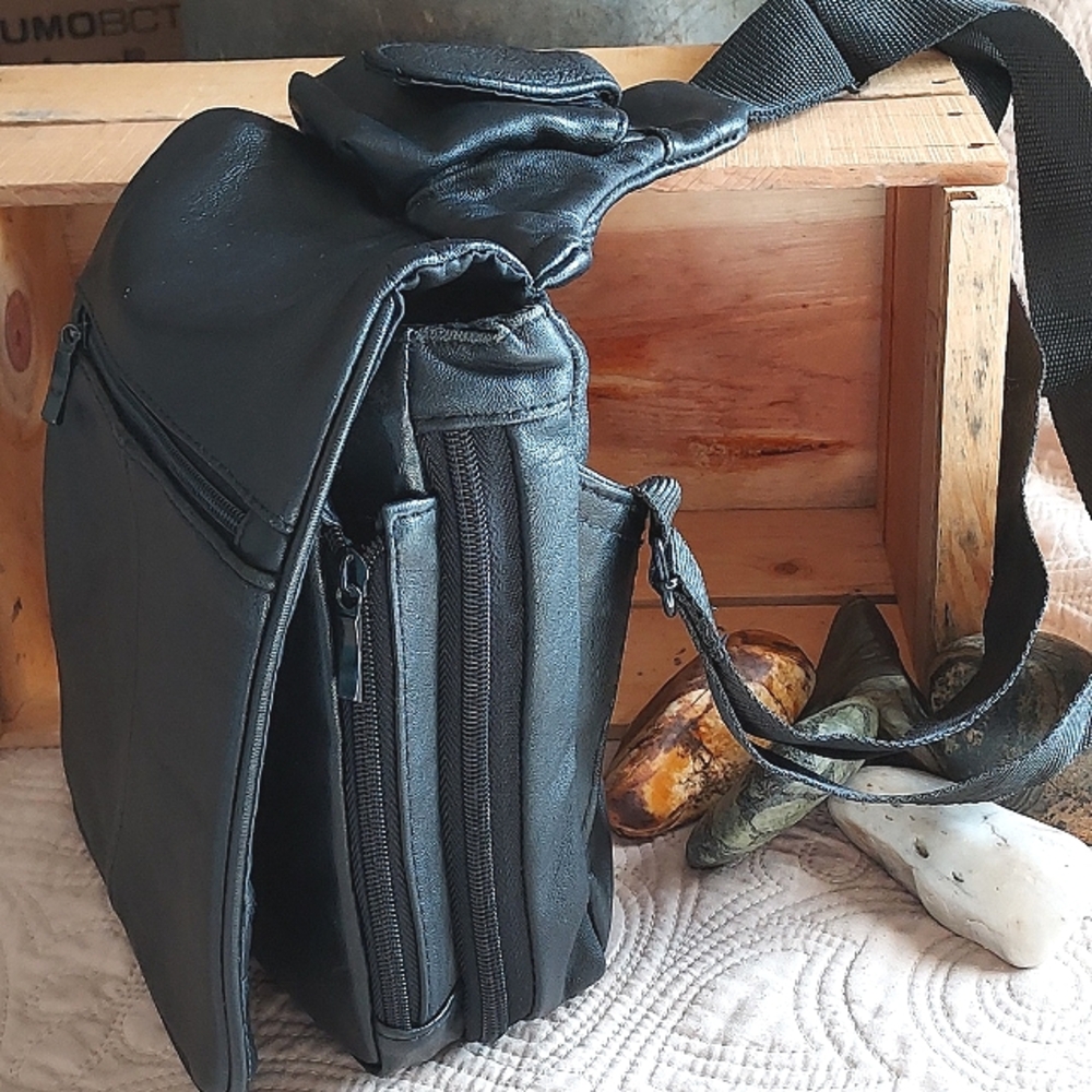 BUXTON BLACK LEATHER BACKPACK BAG - Picture 2 of 12